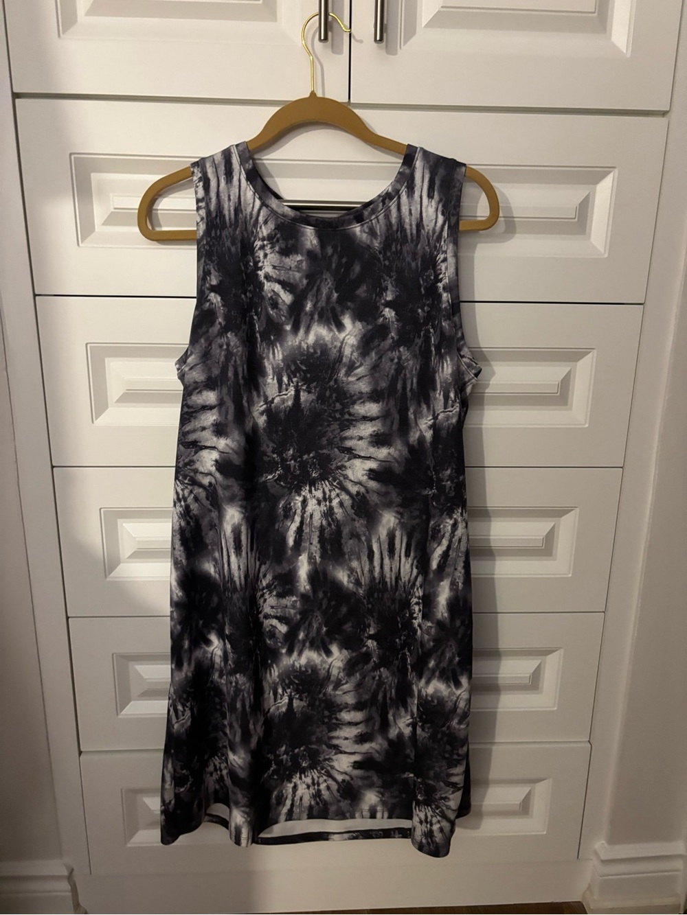 GAIAM Black and White Tie-Dye Midi Dress